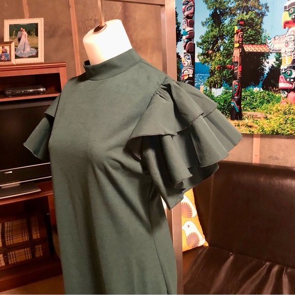 Emerald dress by SHEIN.  Gorgeous ruffled sleeve detail.  Size 12.  New. - Picture 3 of 7